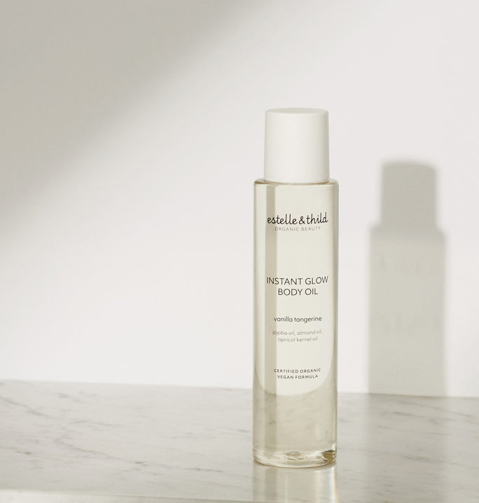 body oil, moisturising, vegan, organic, vanilla, display